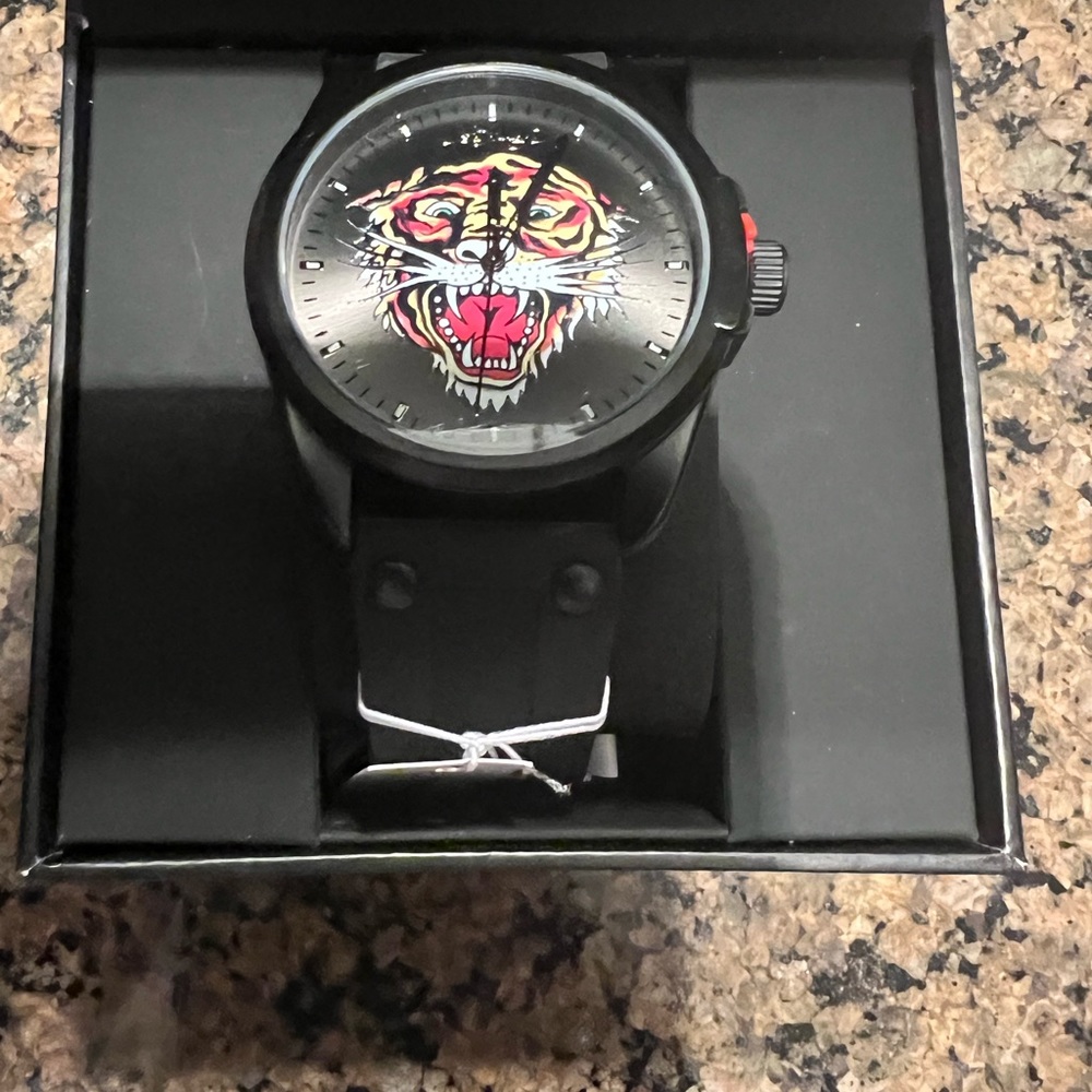 Men’s Watch - Picture 2 of 3